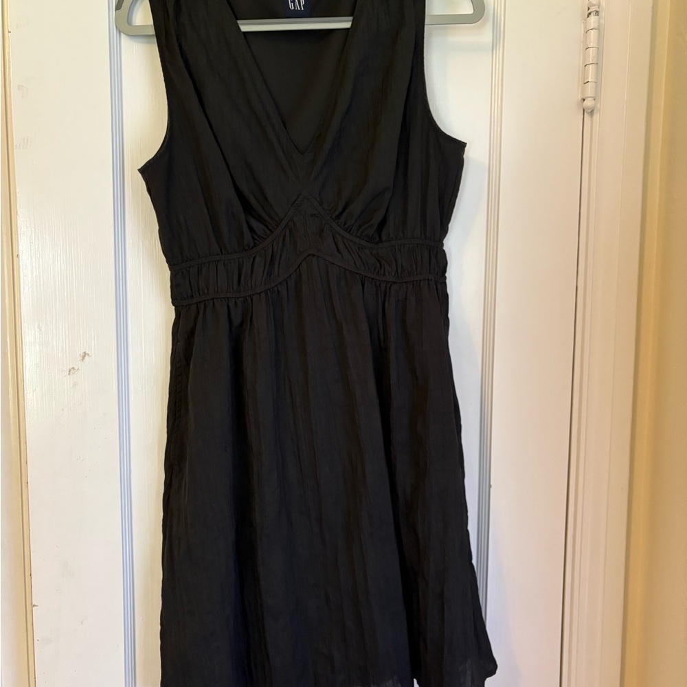 GAP Black V-Neck Sleeveless Mini Dress
